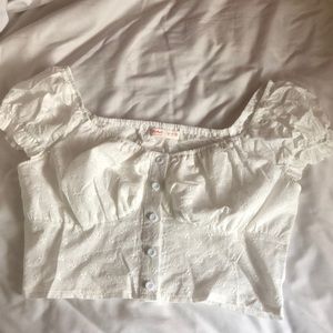 Cute floral top that unbuttons